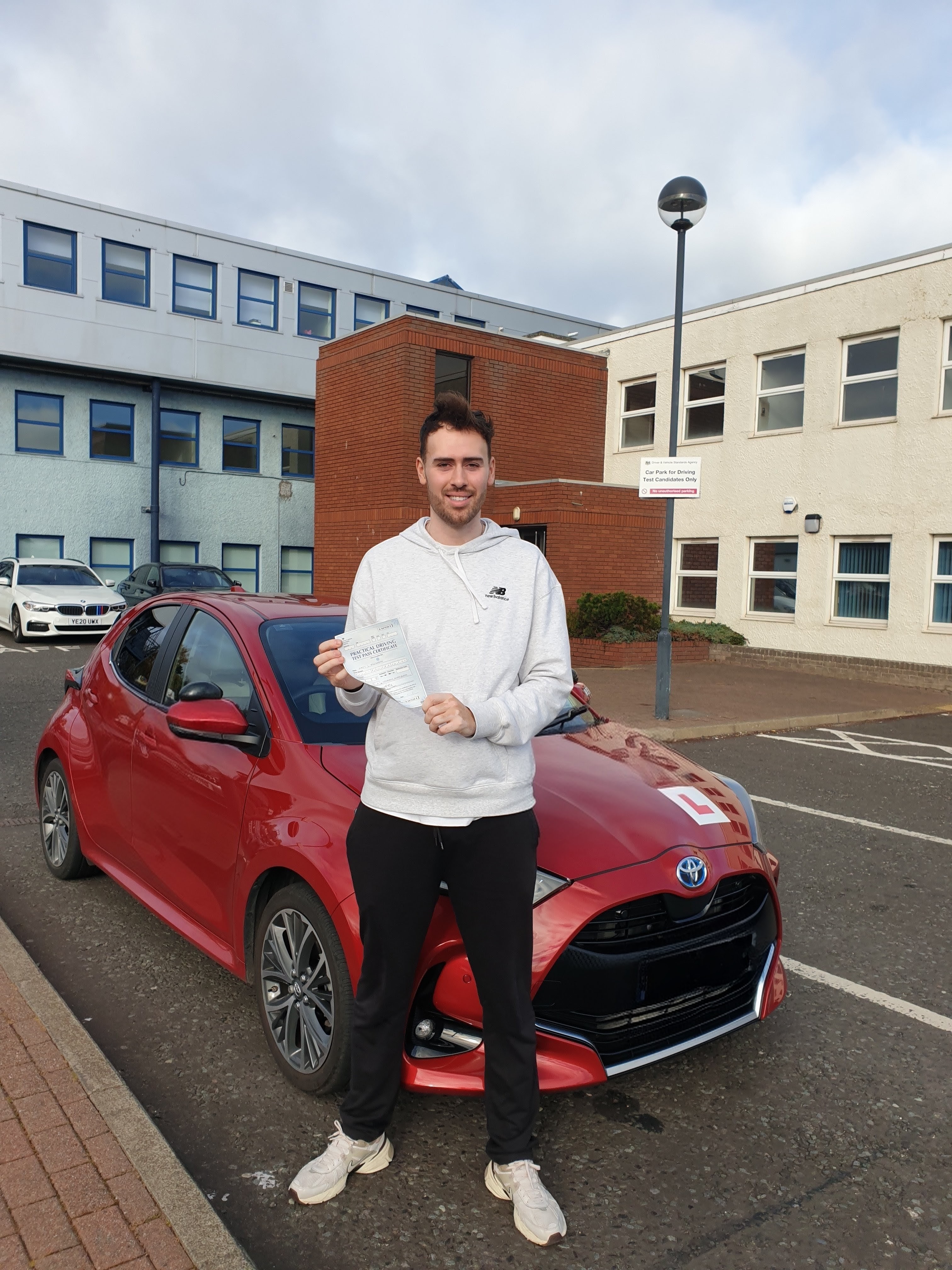 James James passed first time at Mussleburgh Test Centre. An excellent drive from James! Wishing him all the best! 🚗